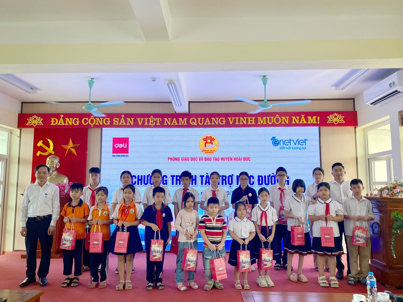 Học sinh Hoài Đức